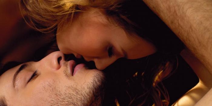 Как правильно целоваться в первый раз: пошаговая инструкция Как реагировать на поцелуй в первый раз